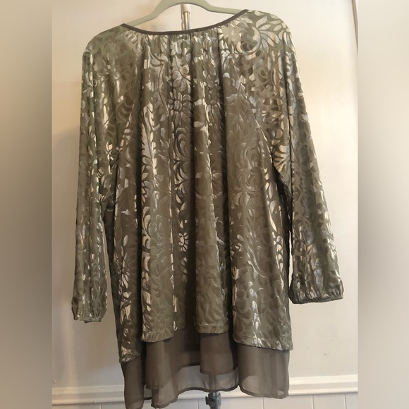 Simply Elegant Women Stylish Embossed Velvet Floral Leaves Design Blouse… - Picture 4 of 11